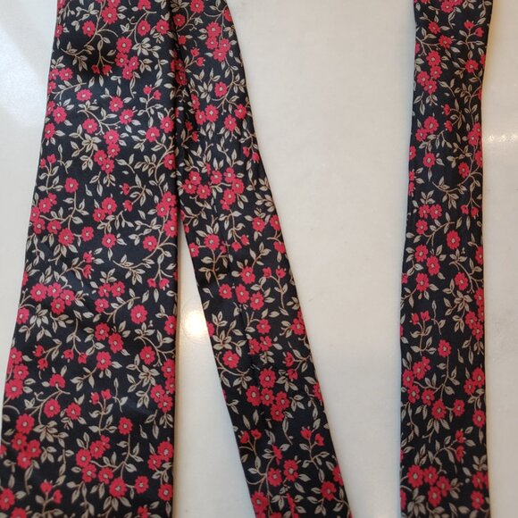 Fbiti by Micahel Luisi Red and Black Floral Tie - Picture 4 of 6